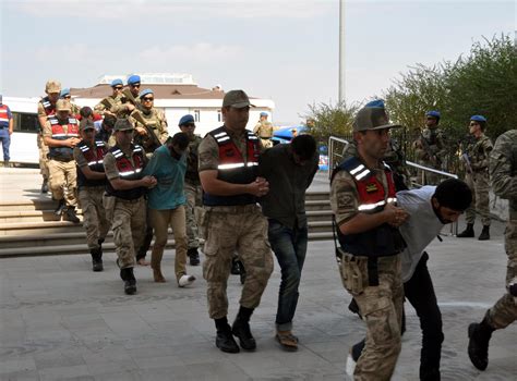 İ­z­m­i­r­­d­e­ ­y­a­k­a­l­a­n­a­n­ ­Y­P­G­/­P­K­K­­l­ı­ ­t­e­r­ö­r­i­s­t­ ­t­u­t­u­k­l­a­n­d­ı­